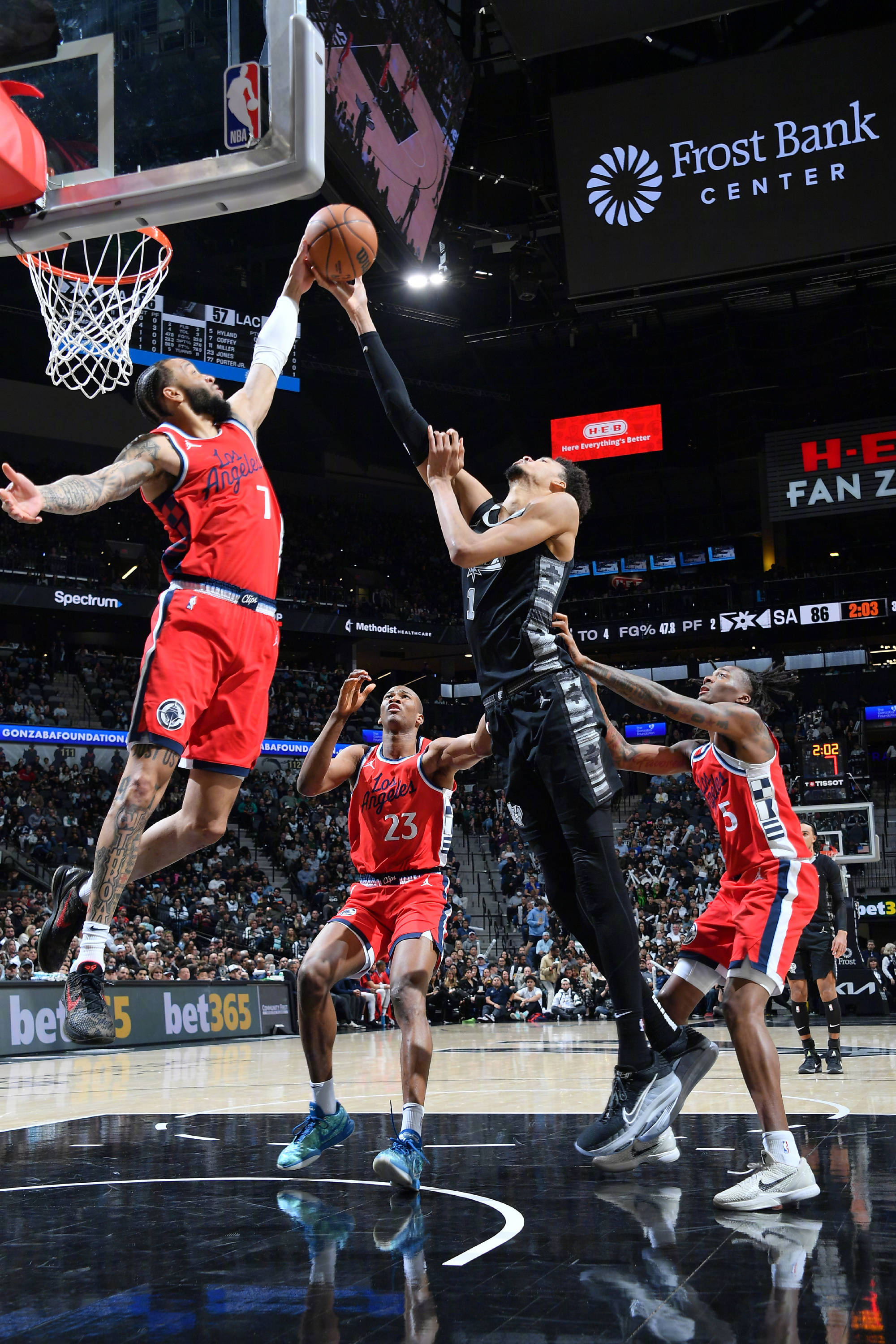 马刺队击败独行侠,稳住榜首位置的简单介绍 马刺队击败独行侠,稳住榜首位置的简单介绍