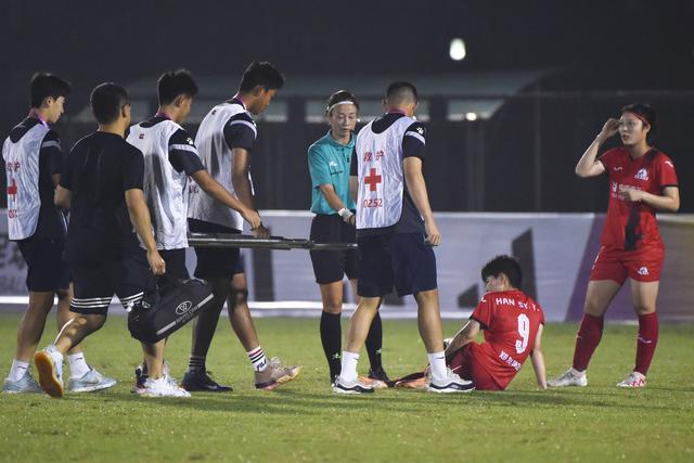 包含河南队在对阵江苏队的比赛中遭遇惨败的词条