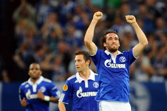 爱游戏官方-沙尔克迎来新帅上任，球队士气高涨备战的简单介绍