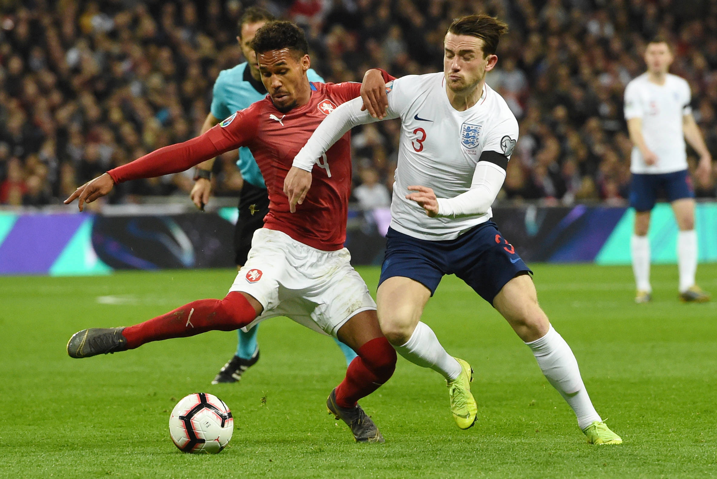 欧洲足球赛场上一场激烈角逐引发关注