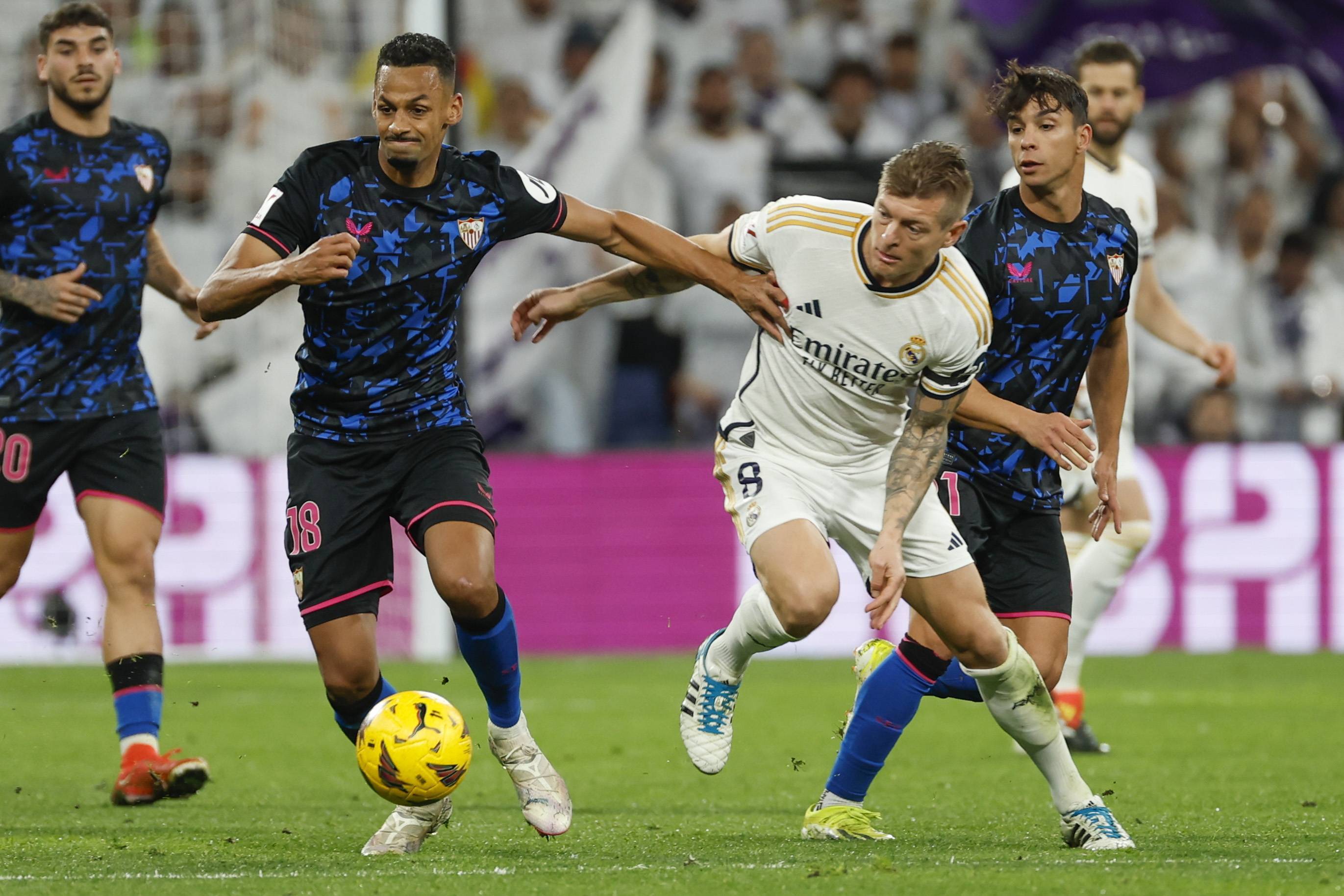 爱游戏-塞尔维亚队取胜晋级,将出征欧洲杯