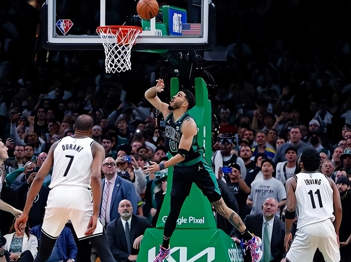 山东队力克深圳队，塔图姆状态火热的简单介绍