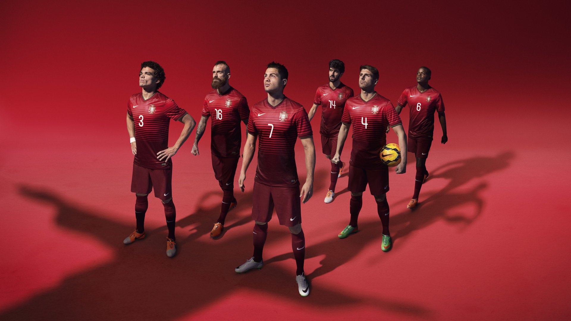 莱奥爆发引领曼联争冠战，南美新星巴拉圭成关键变量