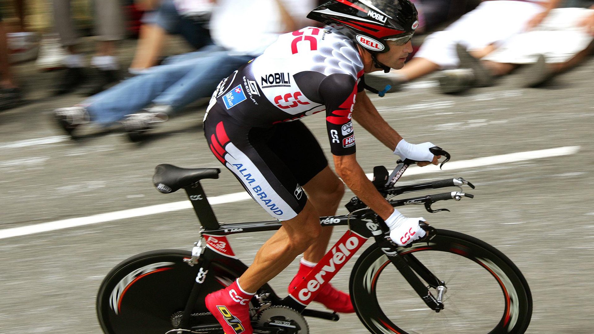 爵士铁壁防守显威，季后赛焦点战全面压制魔术