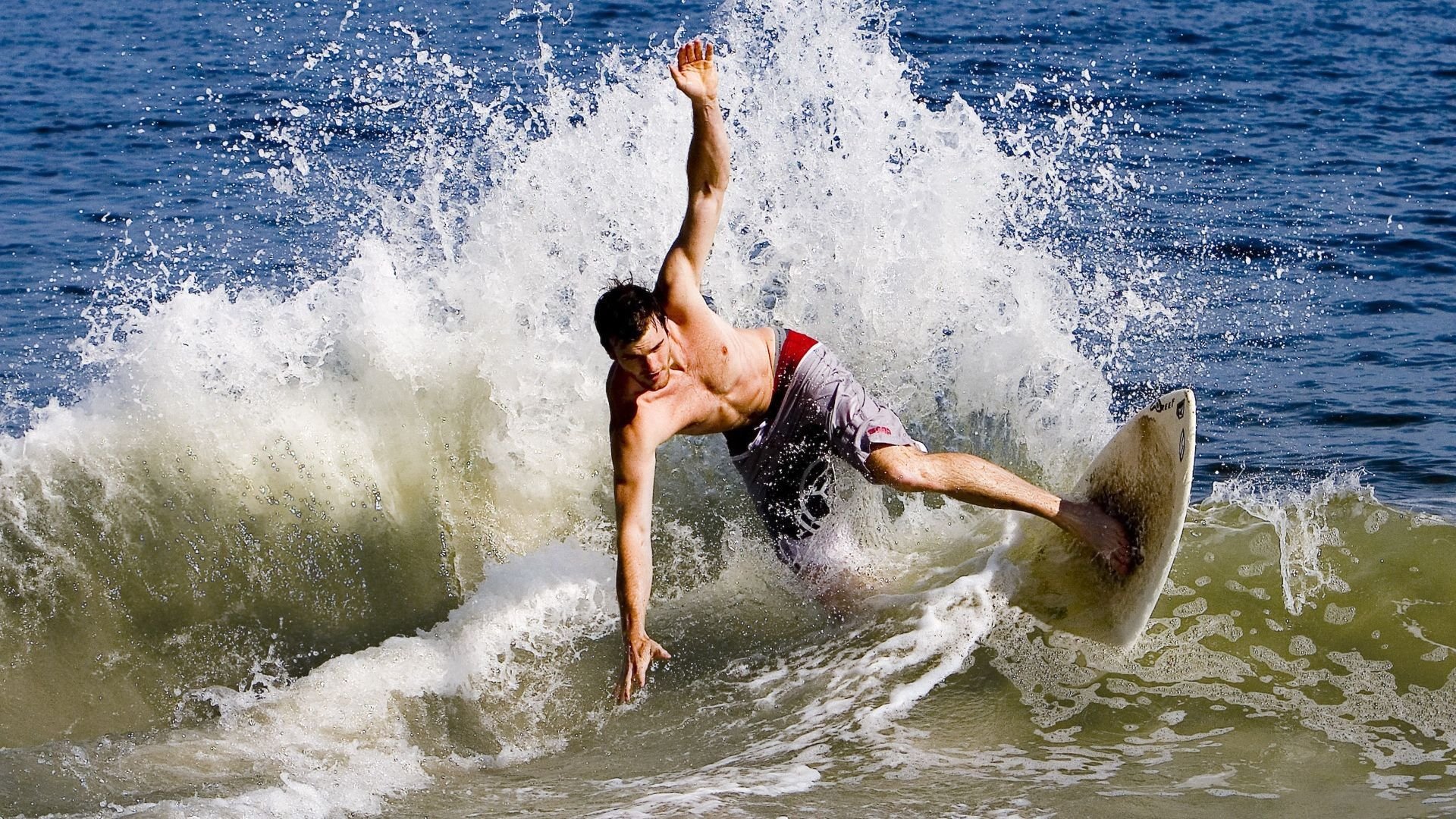 上海奇迹，周冠宇驾驭跃马，史诗逆转威廉姆斯